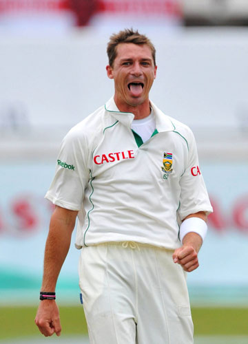 South Africa v England : Dale Steyn celebrates taking the wicket of Ian Bell for 141