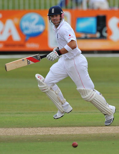 South Africa v England : Matt Prior runs a quick single 