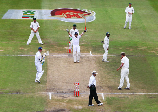 South Africa v England : Ian Bell celebrates his century