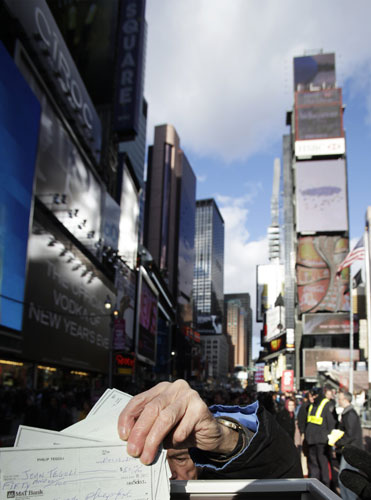 24 hours: New York, US: A man shreds financial documents during Good Riddance Day