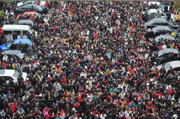 Eyewitness: A queue outside a centre in Wuhan, central China