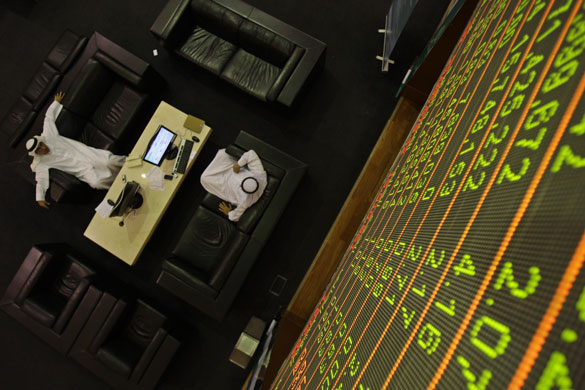 Week in Business: Men follow the latest developments at the Dubai Financial Market 
