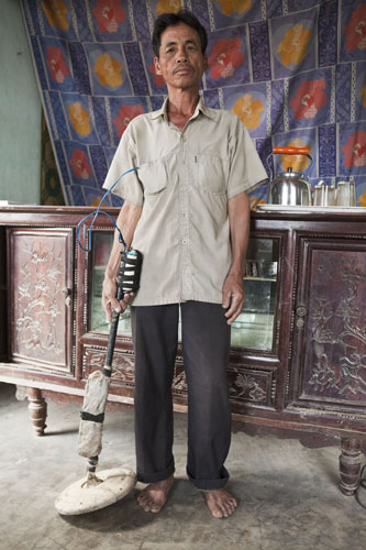 Martin Parr: Floods victims in central coastal province of Quang Tri, Vietnam for Oxfam