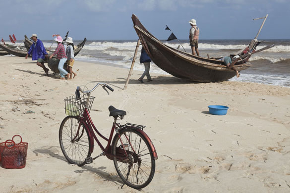 Martin Parr: Floods victims in central coastal province of Quang Tri, Vietnam for Oxfam