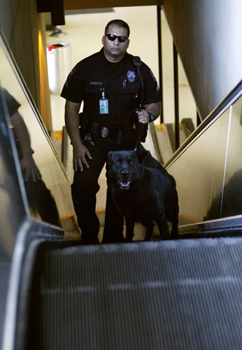 Airport security: Los Angeles, US: A police K-9 unit officer and his dog