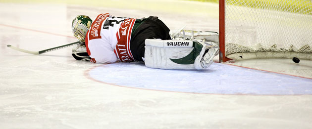 24sport: Team Canada's Dubielewicz lies on the ice after Dynamo Minsk's Koval scores