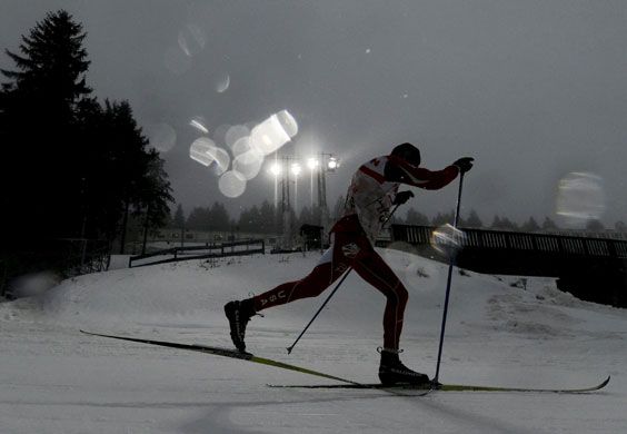 24sport: Cross country skier Andrew Newell trains in rain & fog