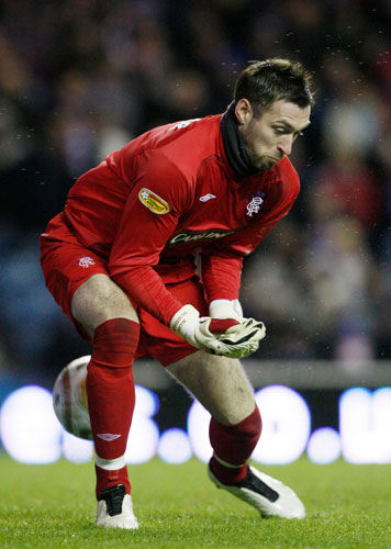 24sport: Rangers goalkeeper Allan McGregor misses a shot by Casalinuovo