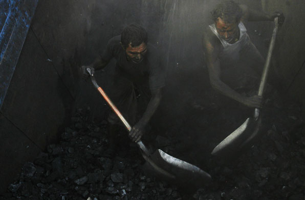 4 December 2009: Kolkata, India: Labourers unload coal from a truck