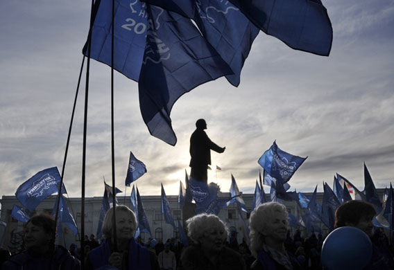 4 December 2009: Simferopol, Ukraine: Supporters of opposition leader Viktor Yanukovych