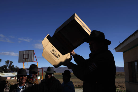 24 hours in pictures: elections in bolivia 