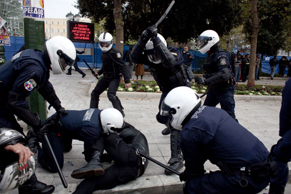 24 hours in pictures: Violent clashes in Athens, Greece 