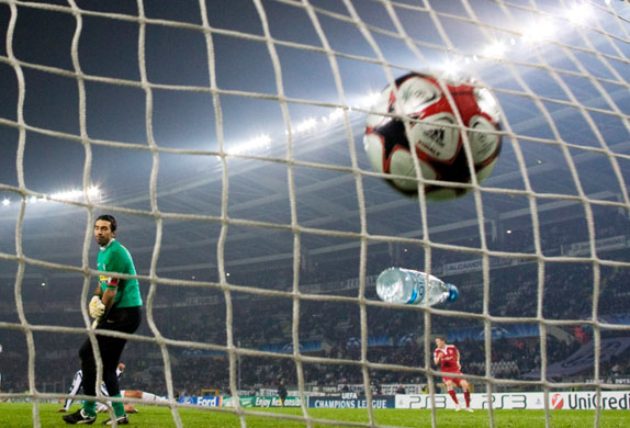 rest of the games: Juventus' Buffon watches as Bayern Munich's Tymoshchuk scores 
