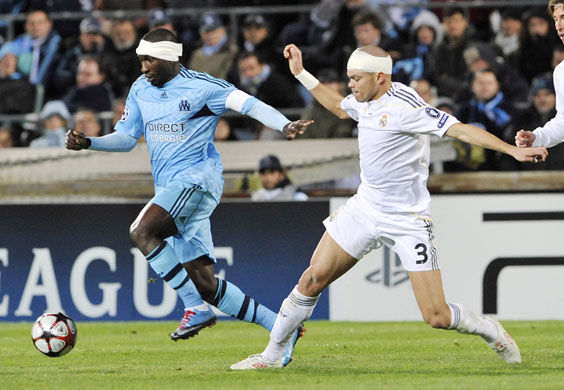 rest of the games: Marseille's Mamadou Niang takes the ball away from Real Madrid's Pepe 