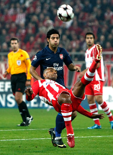 Wednesday Champ League: Olympiakos Piraeus' Leonardo attempts a clearance
