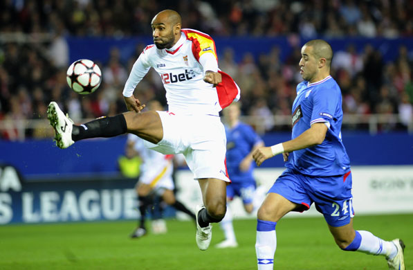 Wednesday Champ League: Frederic Kanoute jumps up to control a high ball