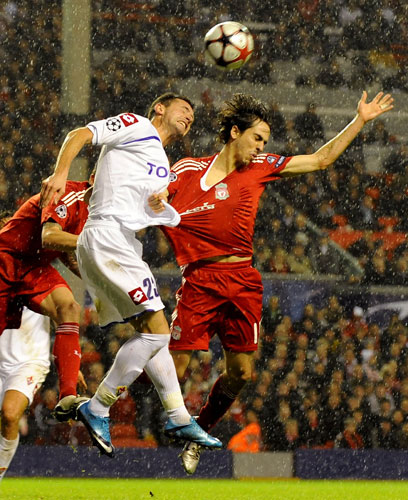 Wednesday CL 2: Liverpool midfielder Yossi Benayoun and Fiorentina defender Manuel Pasqual 