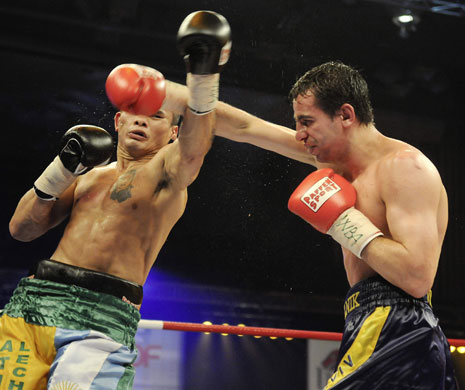 Gallery 24sport: Andreas Kotelnik and Marcos Rene Maidana miss each other with their punches