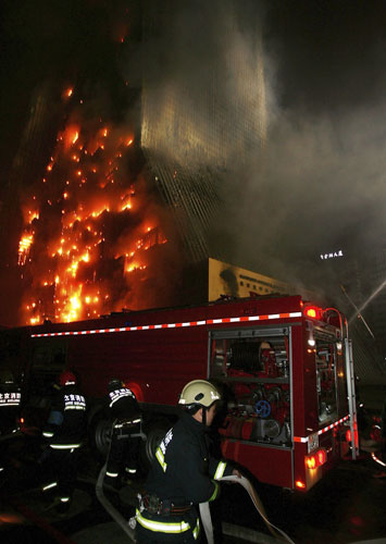 Beijing fire: Firefighters prepare to put out the fire in Beijing
