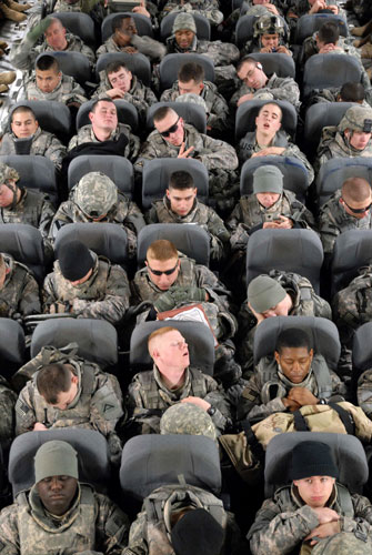 24 hours in pictures : US soldiers bound for Afghanistan