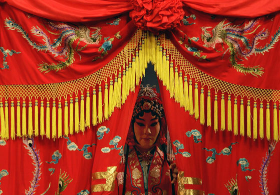 11 February 2009: Taipei, Taiwan: An artist from the National China Beijing Opera Theatre