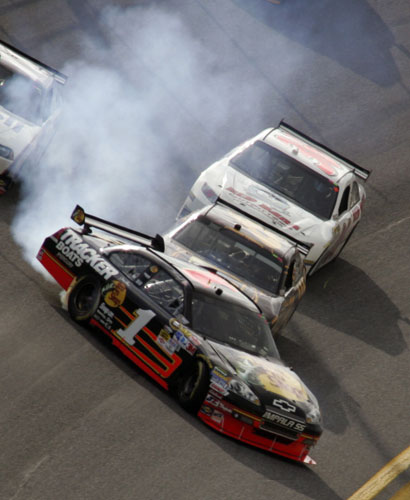 24sport: Martin Truex Jr spins during a NASCAR Duel 150 qualifying race at Daytona 