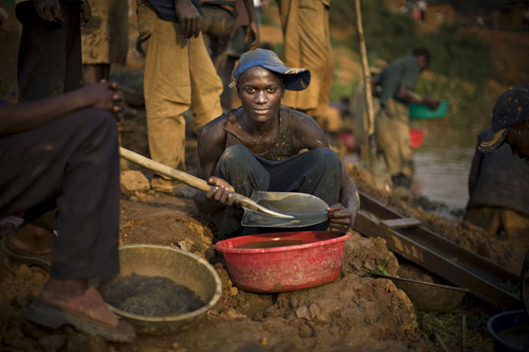 17 February 2009: Iga Barriere, Democratic Republic of the Congo: A man pans for gold
