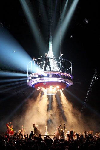 19 February 2009: London, UK: Take That perform at the Brit Awards 2009