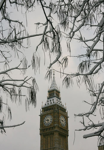 Gallery Snow in England: London: Snow covered trees surround Big Ben.
