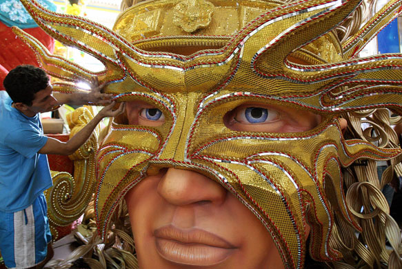 Eyewitness: An Acadêmicos do Grande Rio member works on a ﬂoat for Samba City