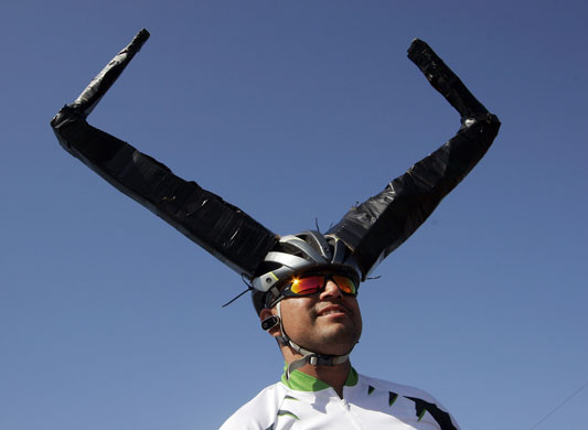 24 Sport: Longhorn bicycle helmet