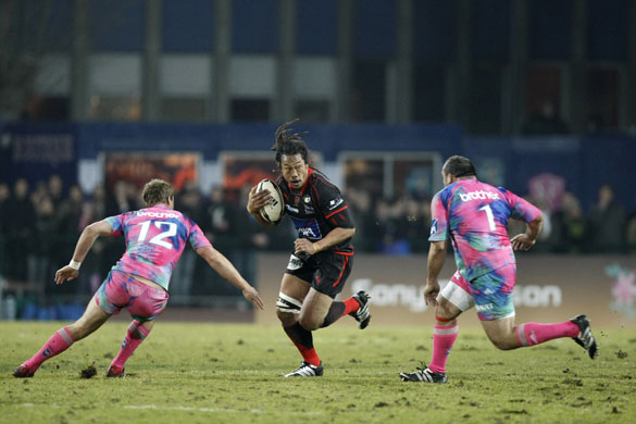 24sport: Tana Umaga keeps an eye on the opposition