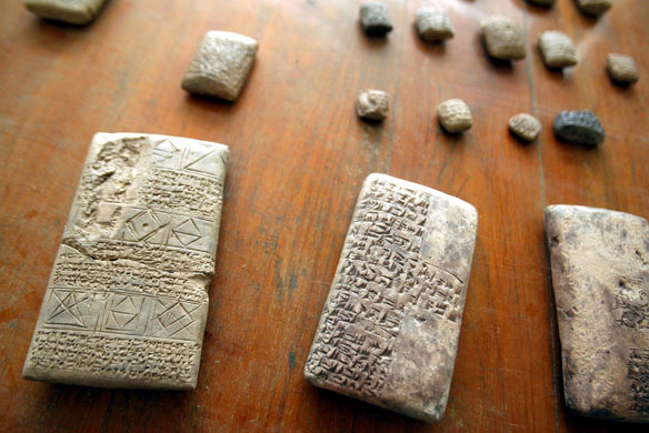 Baghdad museum : ablets and other stolen antiquities that were returned to the Iraqi Museum