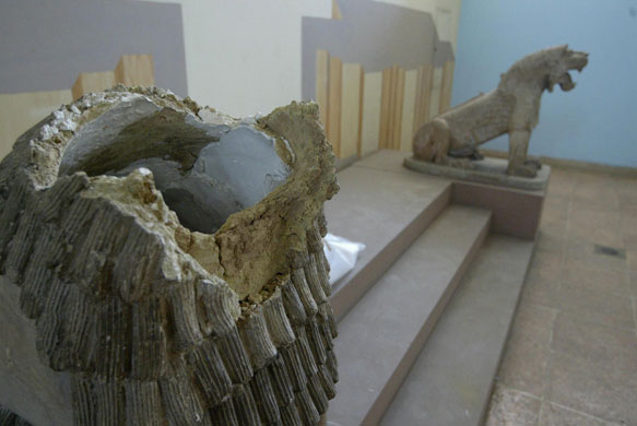 Baghdad museum :  The broken head of an Assyrian lion in BAghdad museum 