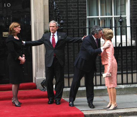 Gordon Brown Kisses: Gordon Brown kisses Laura Bush