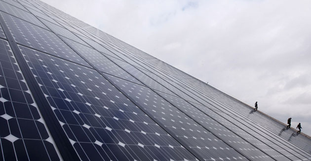 24 hours in pictures: Solar power in France