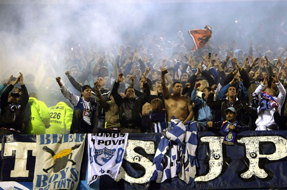 24sport: Porto supporters cheer during their Champions League match in Madrid