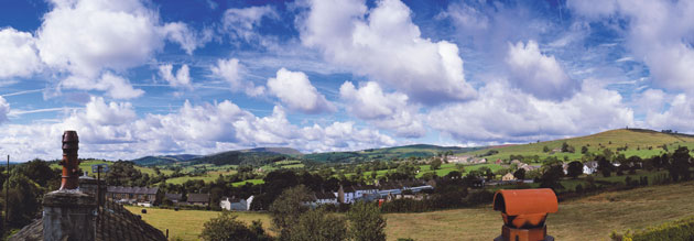 Pendle by Alaistair Lee: Pendle : Landscape of history and home