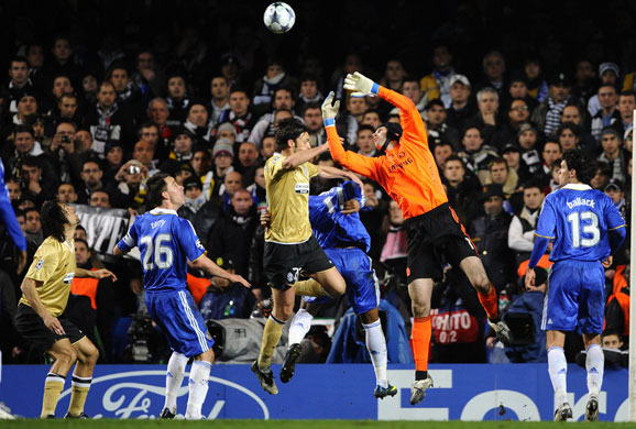 Chelsea v Juventus: Cech