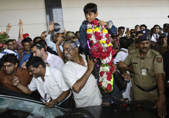 Slumdog children return: Azharuddin Mohammed Ismail returns to Mumbai