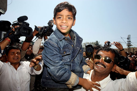 Slumdog children return: Child actor Mohammed Azharuddin Ismail returns home to Mumbai