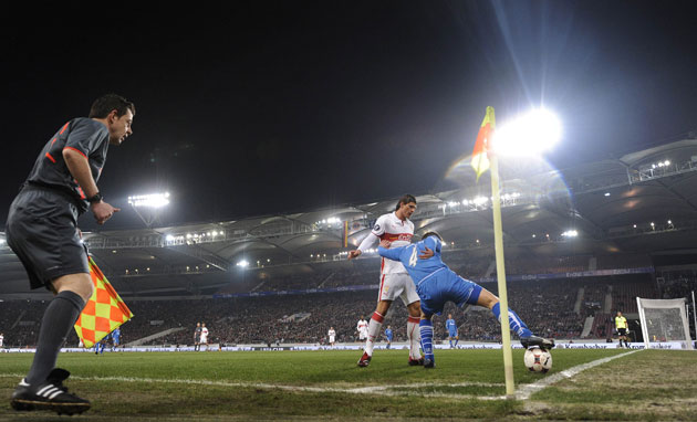 24sport: Mario Gomez of VfB Stuttgart challenges Zenith's Ivica Krizana