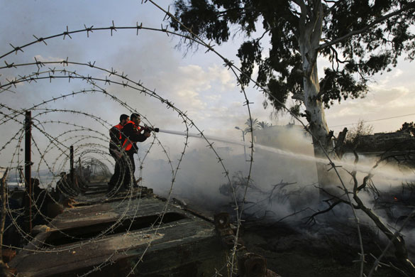27 February 2009: Firefighters at the separation fence between Egypt and Rafah