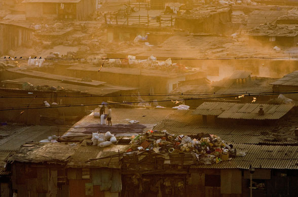 Gallery 3 February 2009: Mumbai, India: Men sort out items for recycling in the Dharavi slum