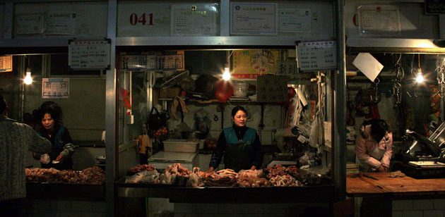 Gallery 3 February 2009: Beijing, China: Chicken vendors at their small stalls in a food market
