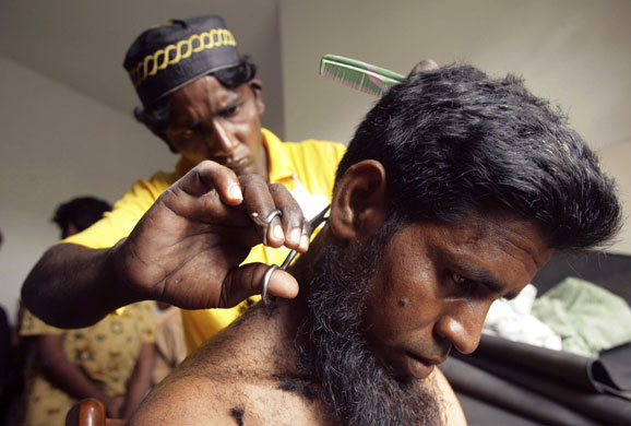 Gallery Rohingya refugees: Rohingya refugee haircut
