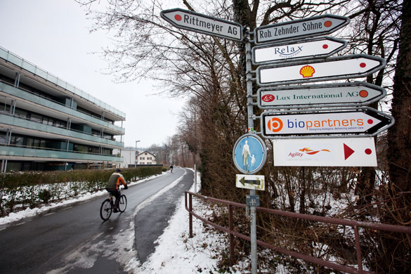 Gallery Zug : Signpost in Baarermatte in between the towns of Zug and Baar