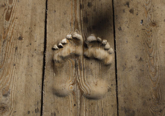 Gallery 24 hours in pictures : Footprints carved in wood at a monastery near Tongren, China 