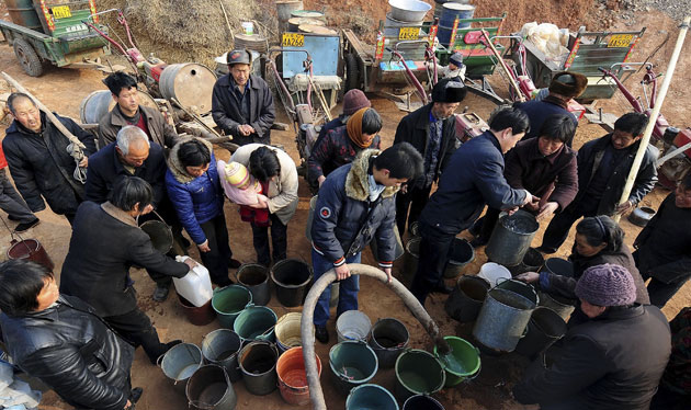 Gallery Severe Drought: Villagers queue up to receive drinking water from the local government