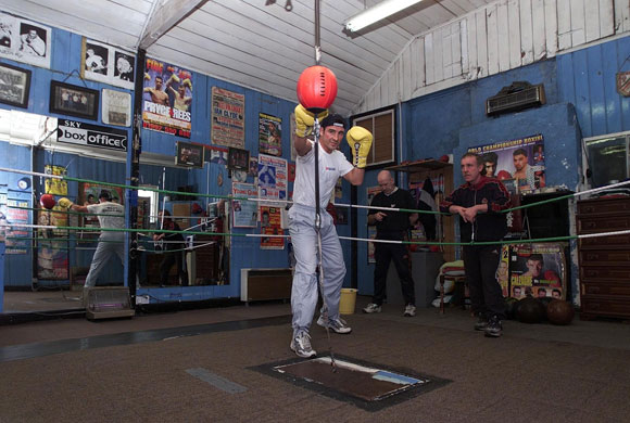 Gallery Calzaghe Retires: Calzahge trains at Newbridge 2002